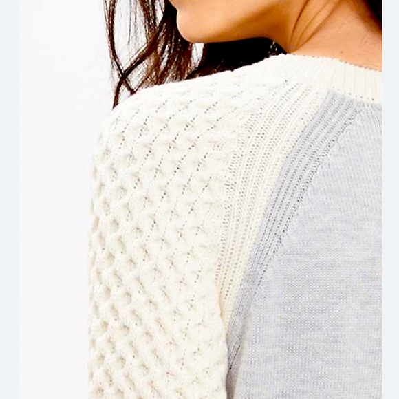 NWOT BANANA REPUBLIC CABLE-KNIT DEEP VEE TUNIC - Picture 6 of 8